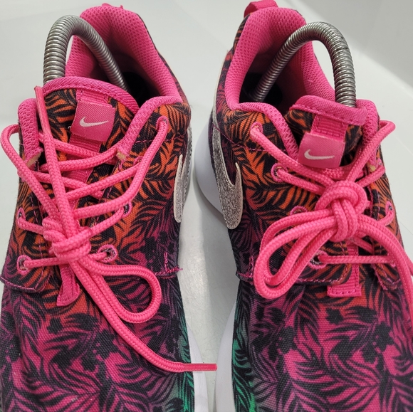 NIKE ROSHE RUN FLORAL PRINT MULTI-COLOR YOUTH SIZE 7/WOMEN 8.5 677784-602 A9 - Picture 8 of 15